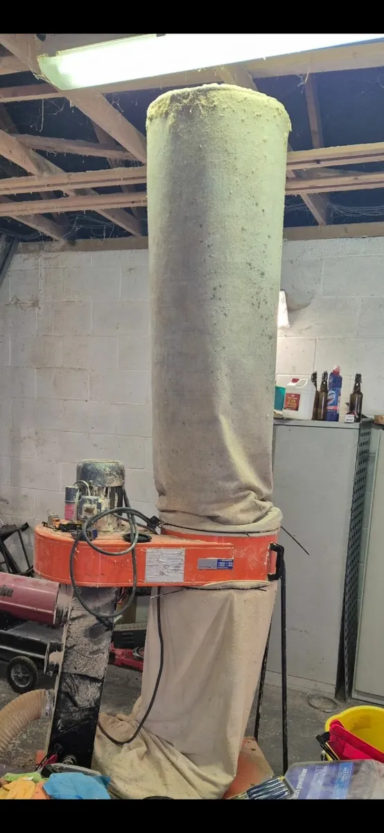 Industrial belt sander and dust extractor - Image 4