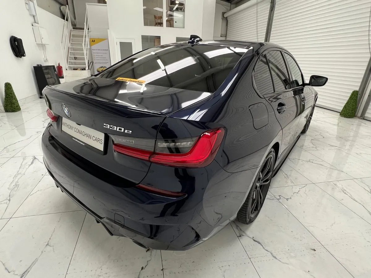 212 BMW 330E  MSPORT PRO EDITION - Image 4