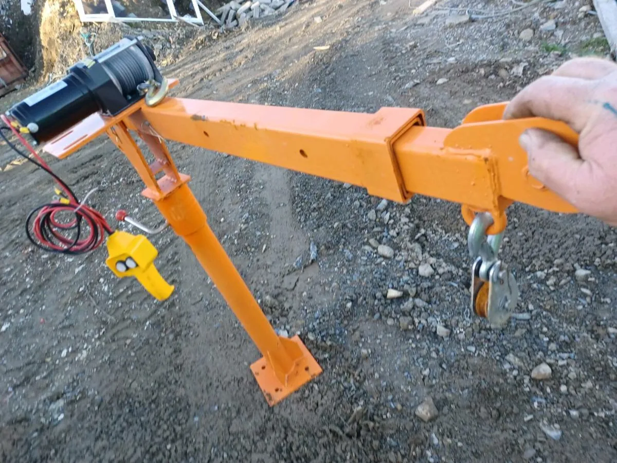 Hoist crane for trailer - Image 1