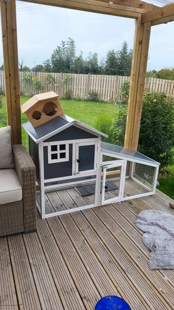 Rabbit hutch