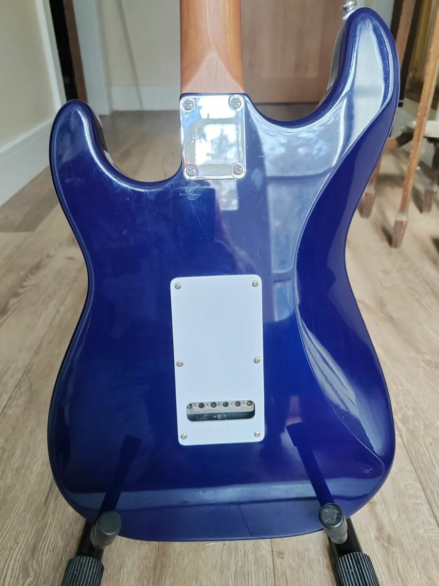 G&L Guitar - Image 1