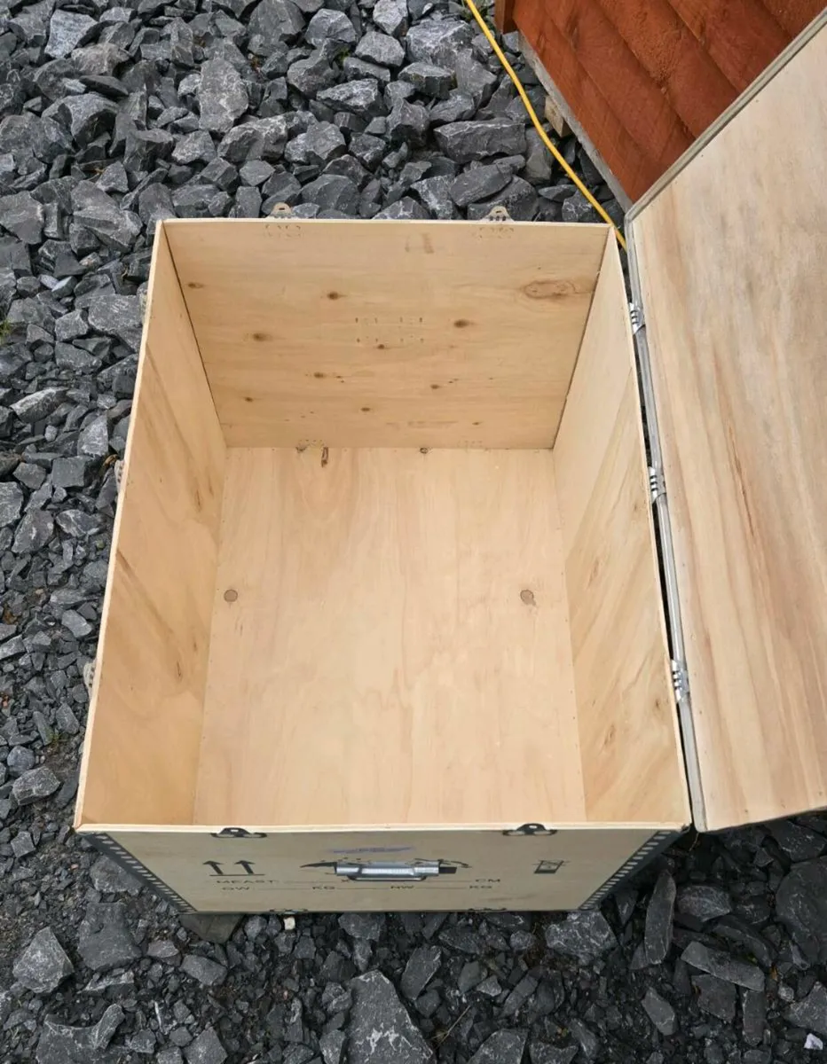 Shipping crate (2 available) - Image 2