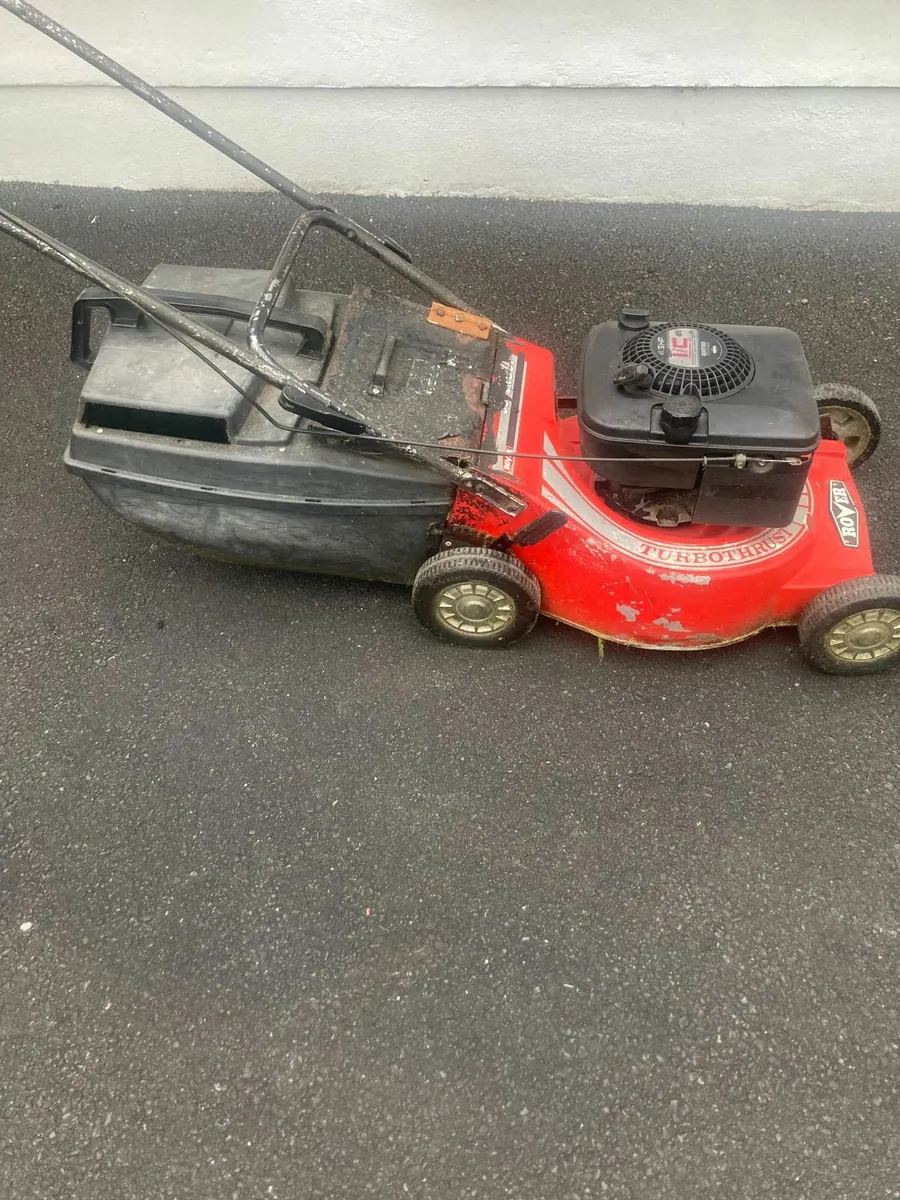 Rover Lawn mower 4.5HP with grass box - Image 1