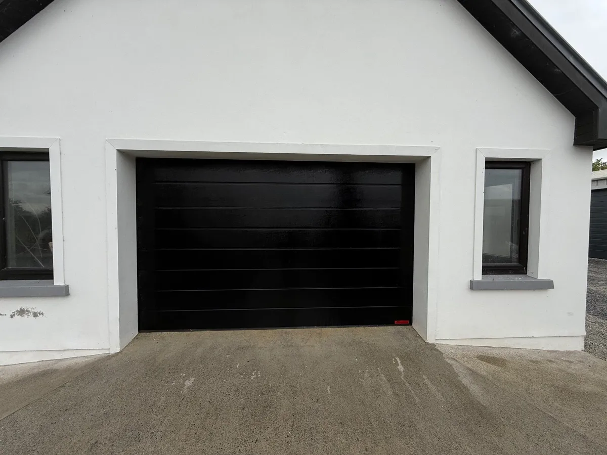 Garage door - Image 1