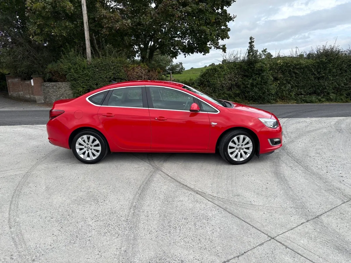 Opel Astra 1.6CDTI HIGH SPEC *CHEAP CAR MINT 2015 - Image 2