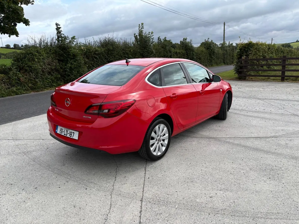Opel Astra 1.6CDTI HIGH SPEC *CHEAP CAR MINT 2015 - Image 4