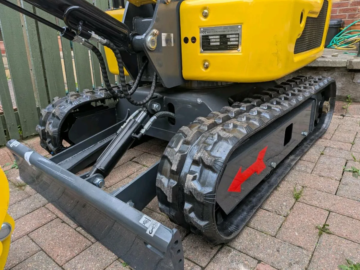 Mini Digger Crawler Excavator - Image 4