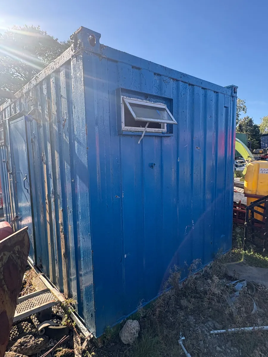 Toilet block - Image 1