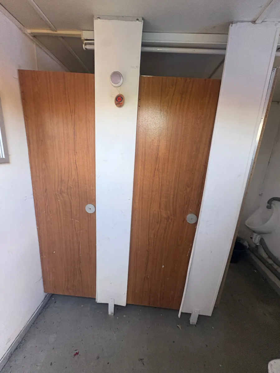 Toilet block - Image 2