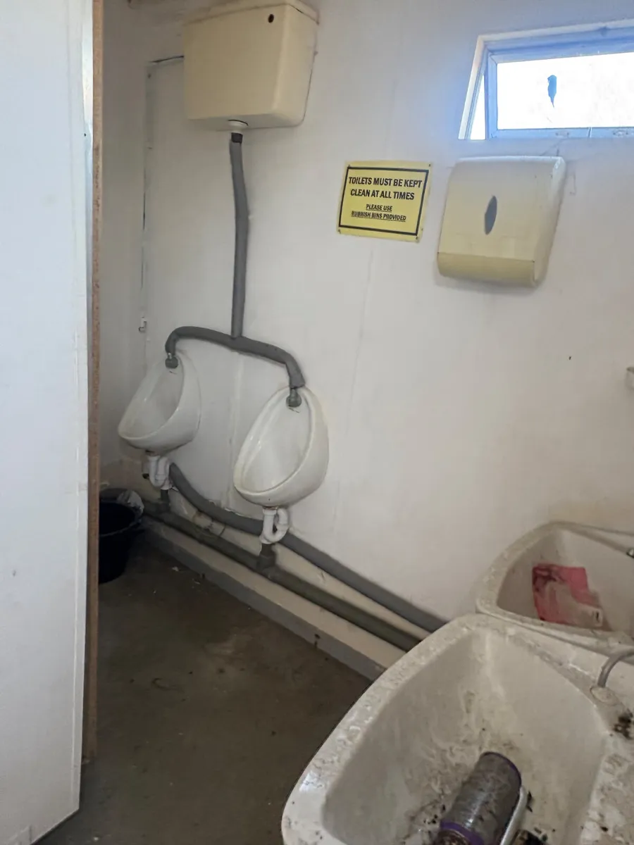 Toilet block - Image 3