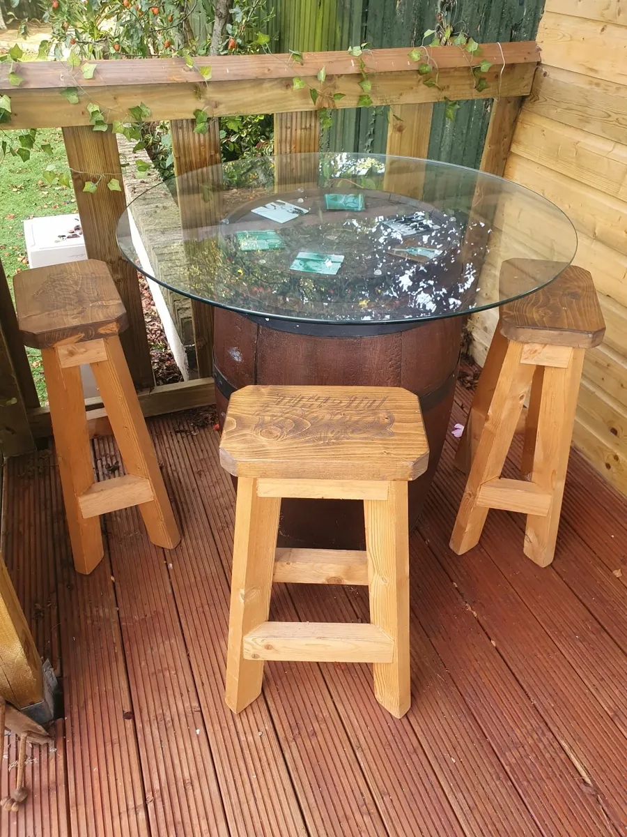 Glass top garden barrel and stools - Image 1
