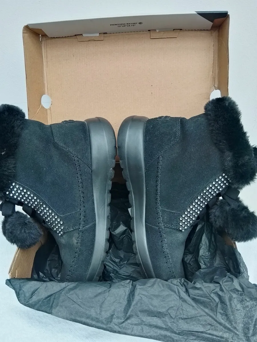 Sketchers Black Suede/Fur Ankle Boots - Image 3