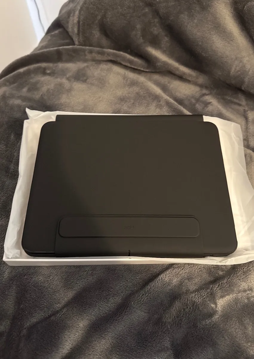 ESR iPad 11" Keyboard 360 with Pencil - Image 2