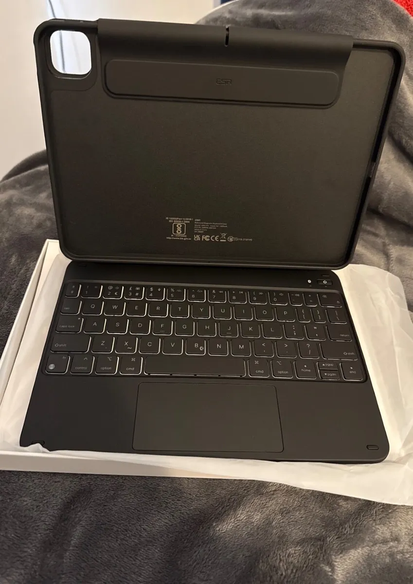 ESR iPad 11" Keyboard 360 with Pencil - Image 3