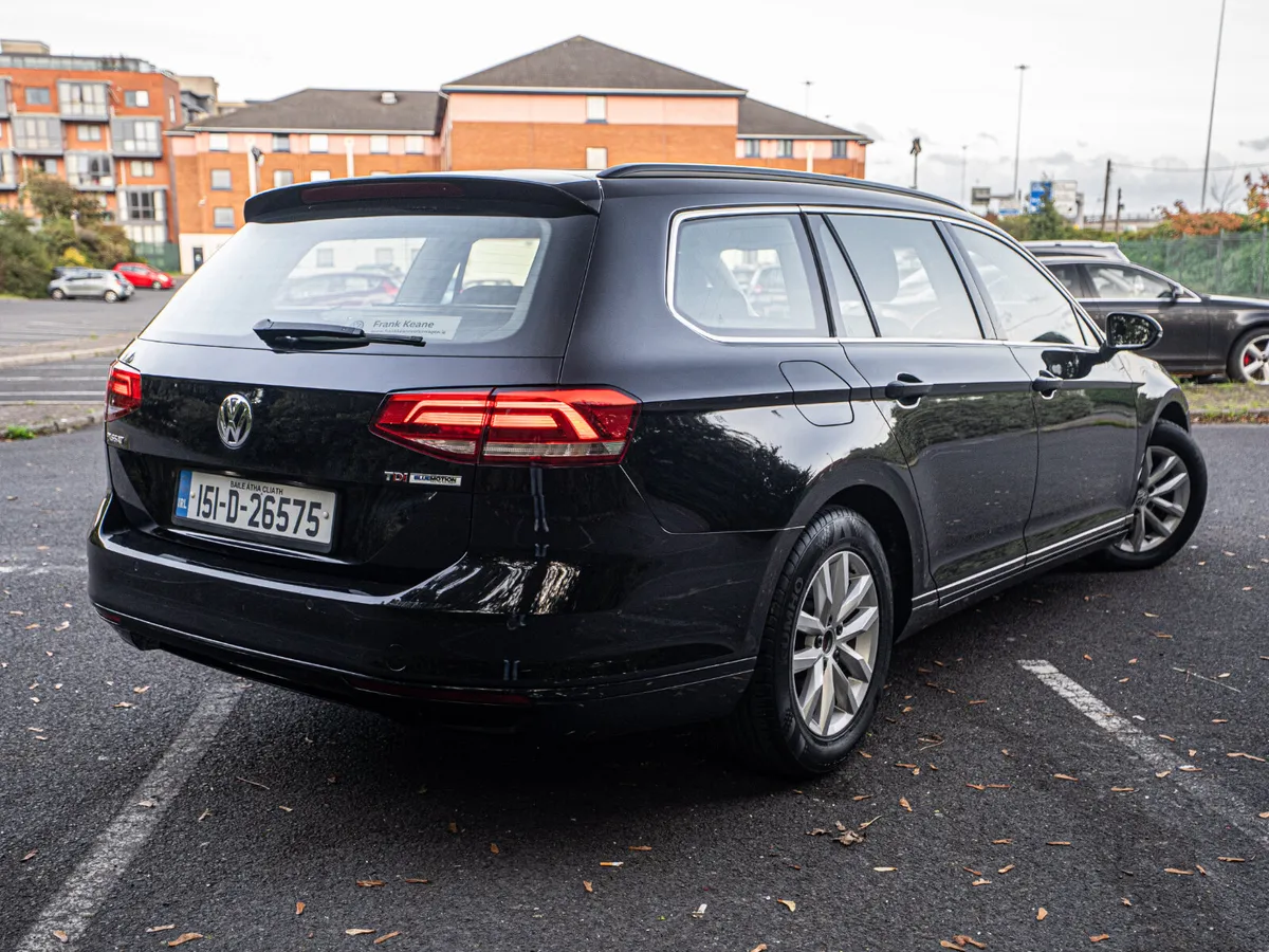 Volkswagen Passat 2015 - Image 2