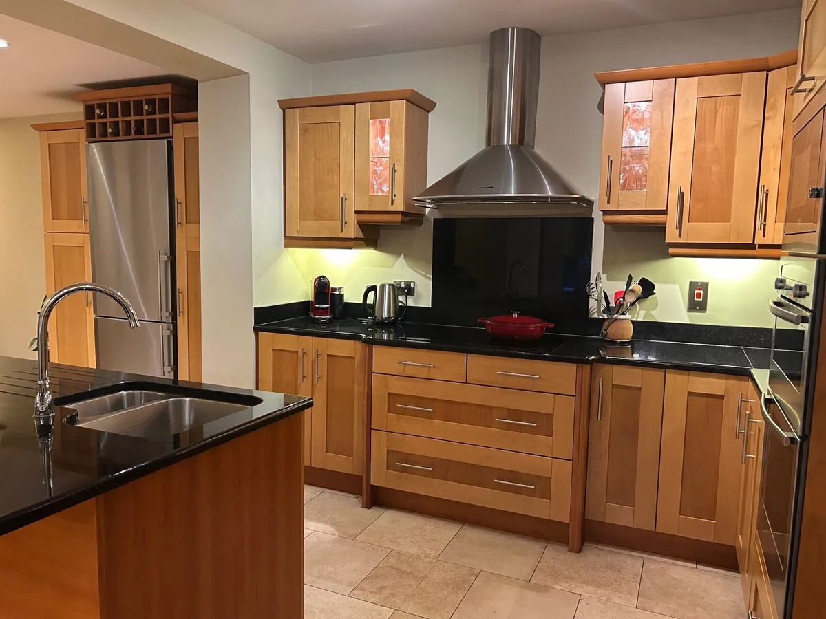 Kitchen units - Image 1