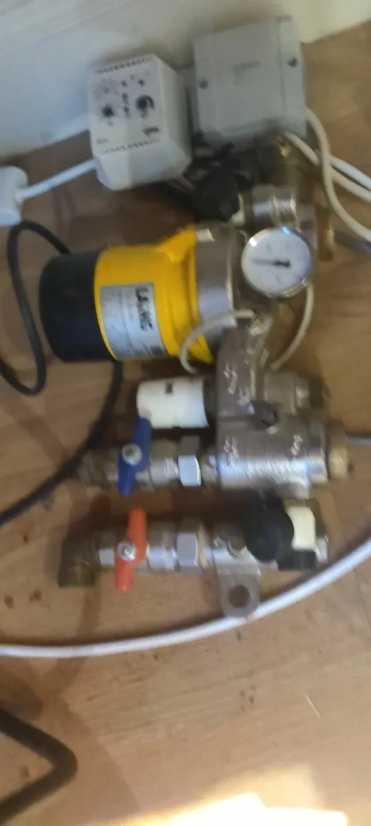 Oil boiler , oil tank, and accessories - Image 1