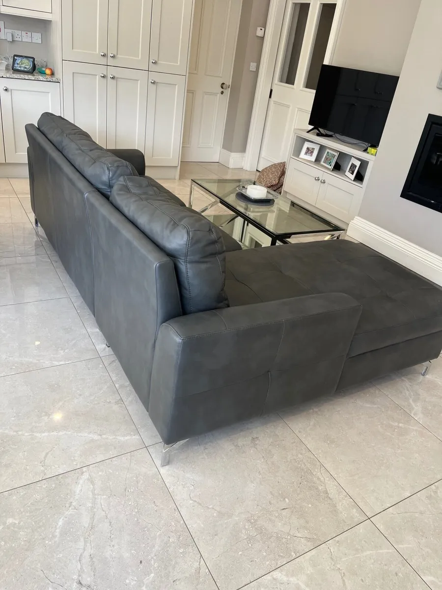 Couch - Image 2