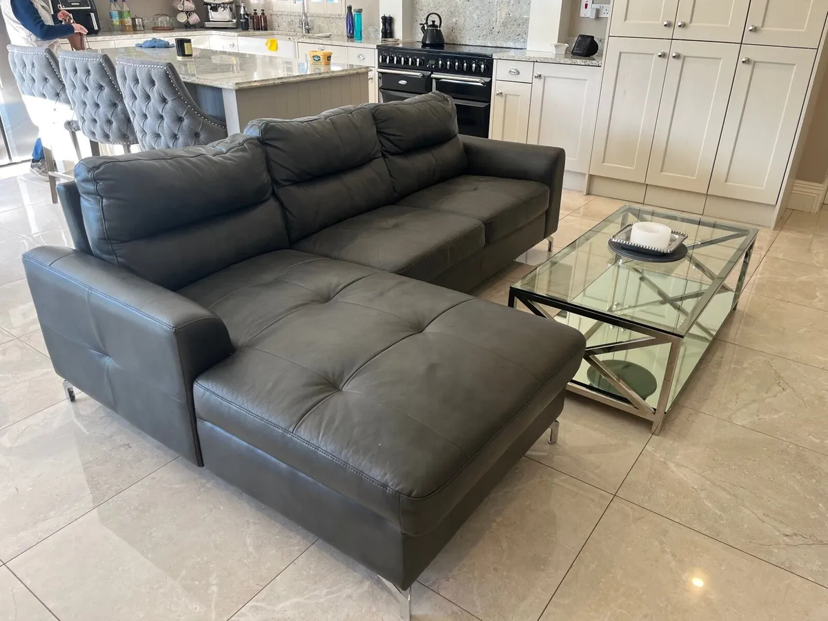 Couch - Image 4