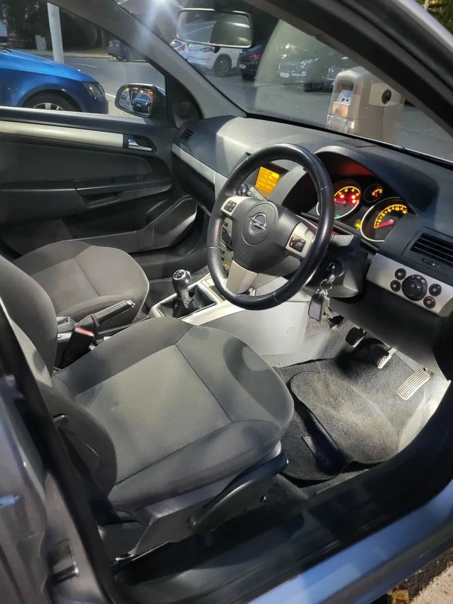 Opel Astra 2008 - Image 2
