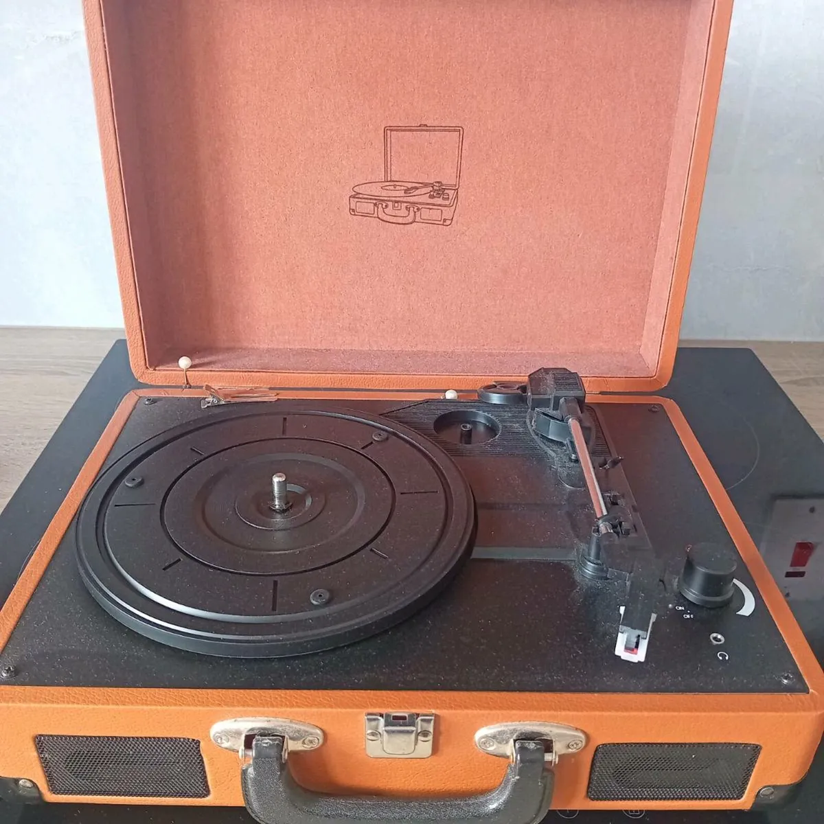 Record player with records - Image 2