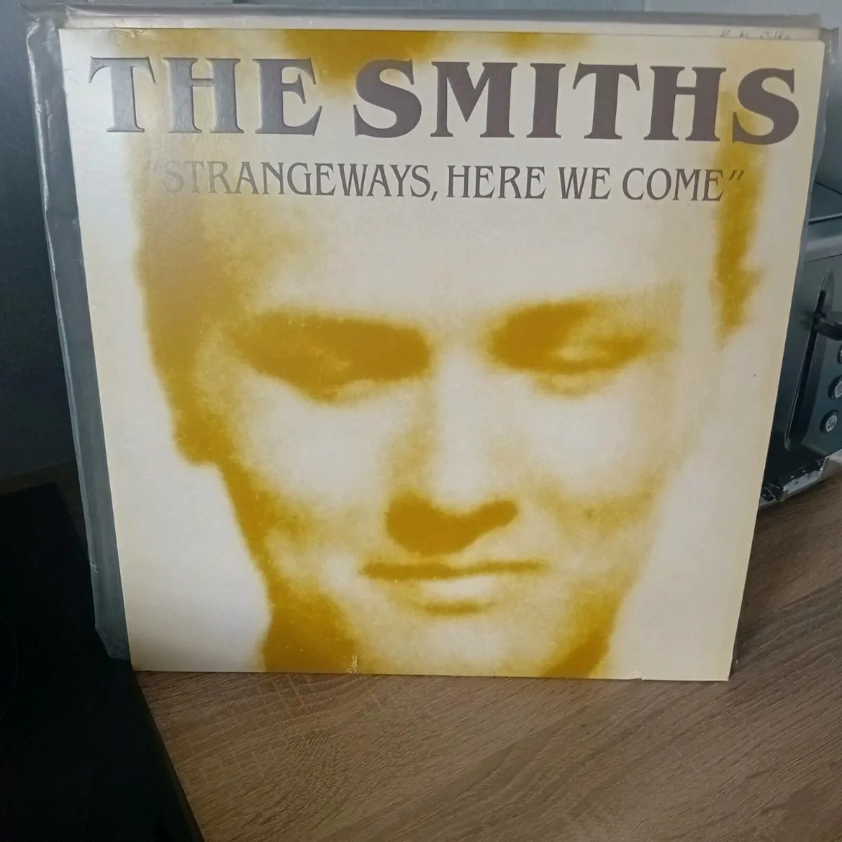 Record player with records - Image 3