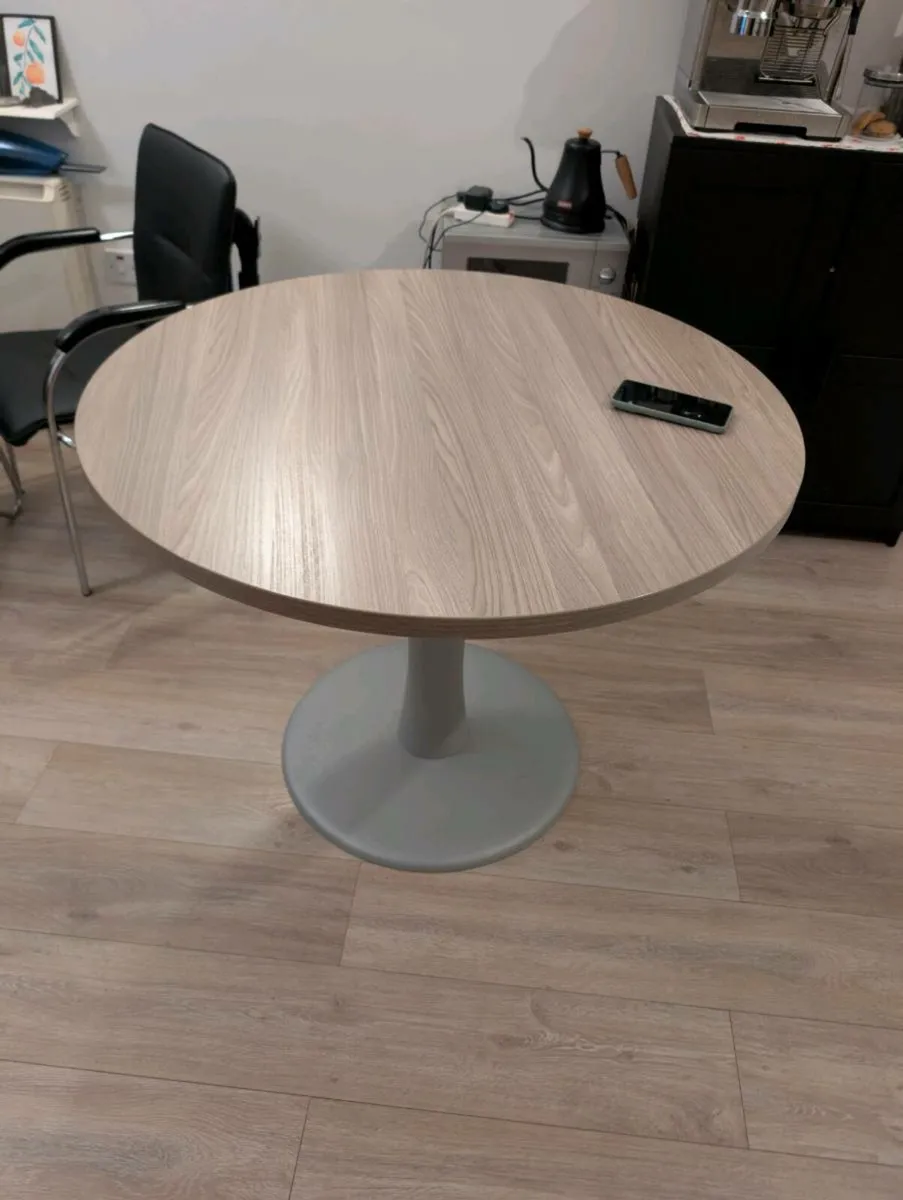 Dining table - Image 2