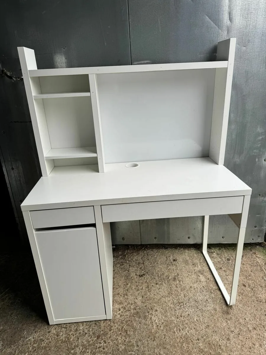 Computer desk - Image 1