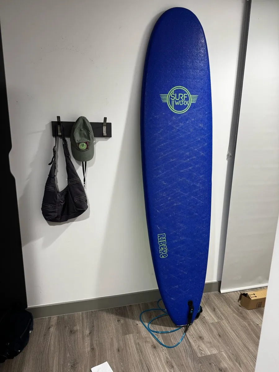 7’6 surfboard - Image 1