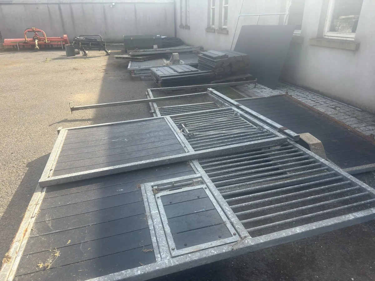 4 stable fronts and panels - Image 2
