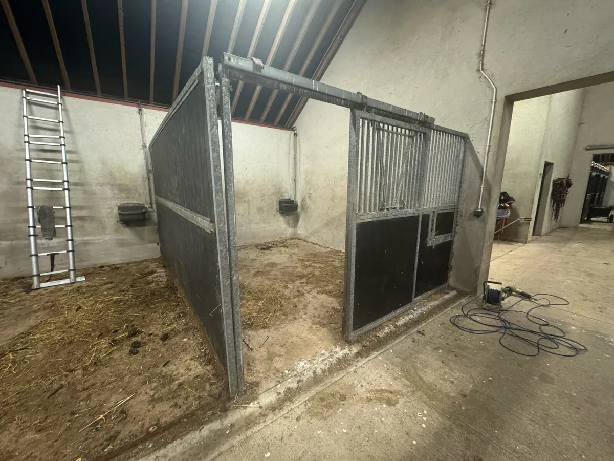 4 stable fronts and panels - Image 3