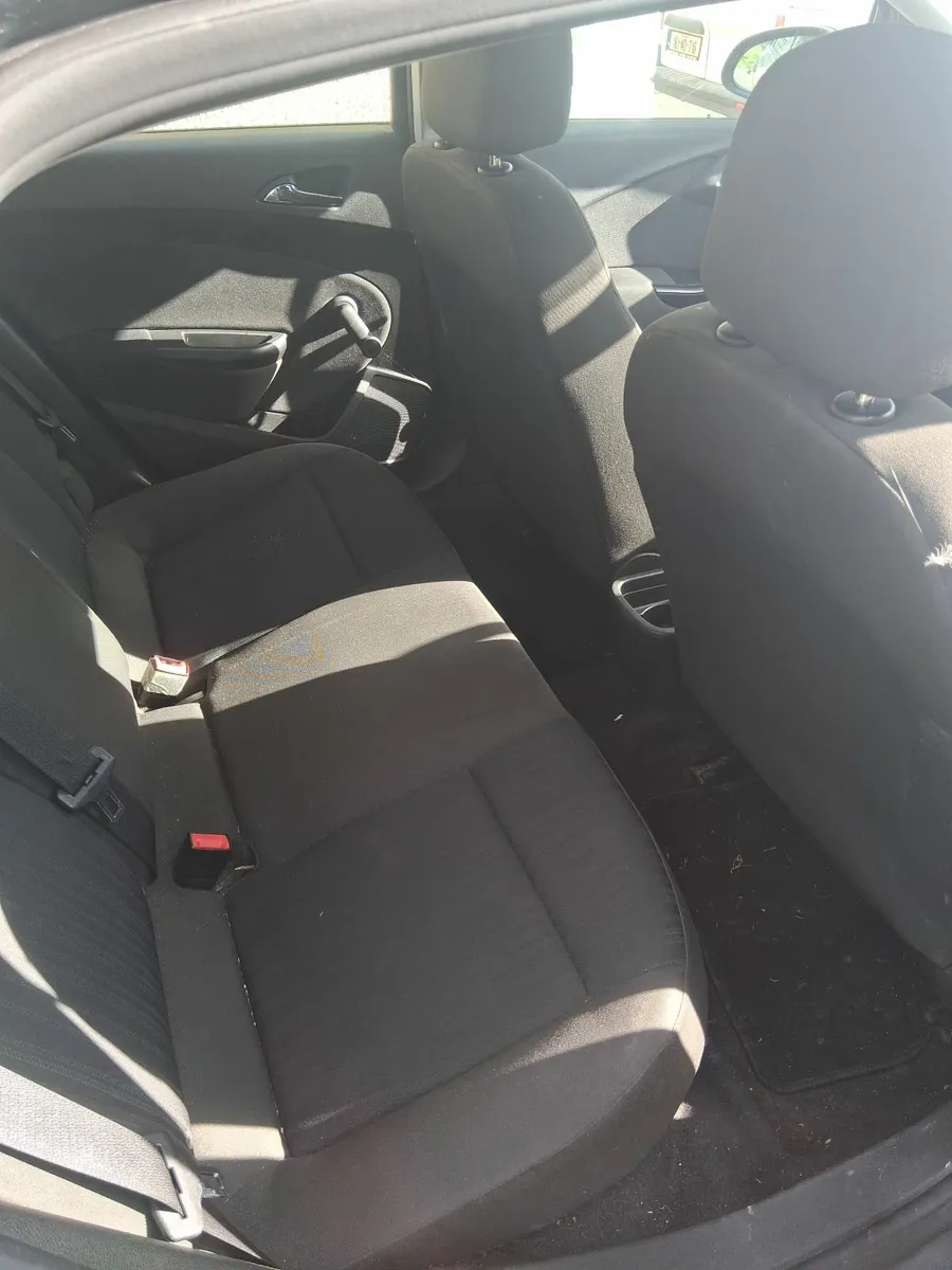 Opel Astra 2013 - Image 2
