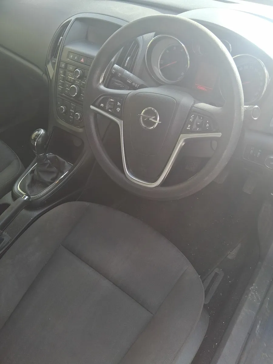 Opel Astra 2013 - Image 3