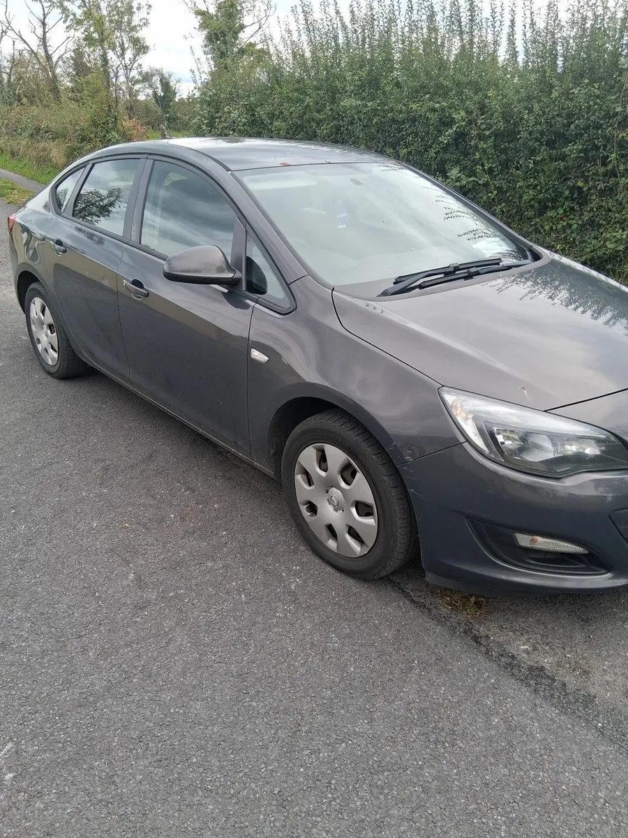 Opel Astra 2013 - Image 1