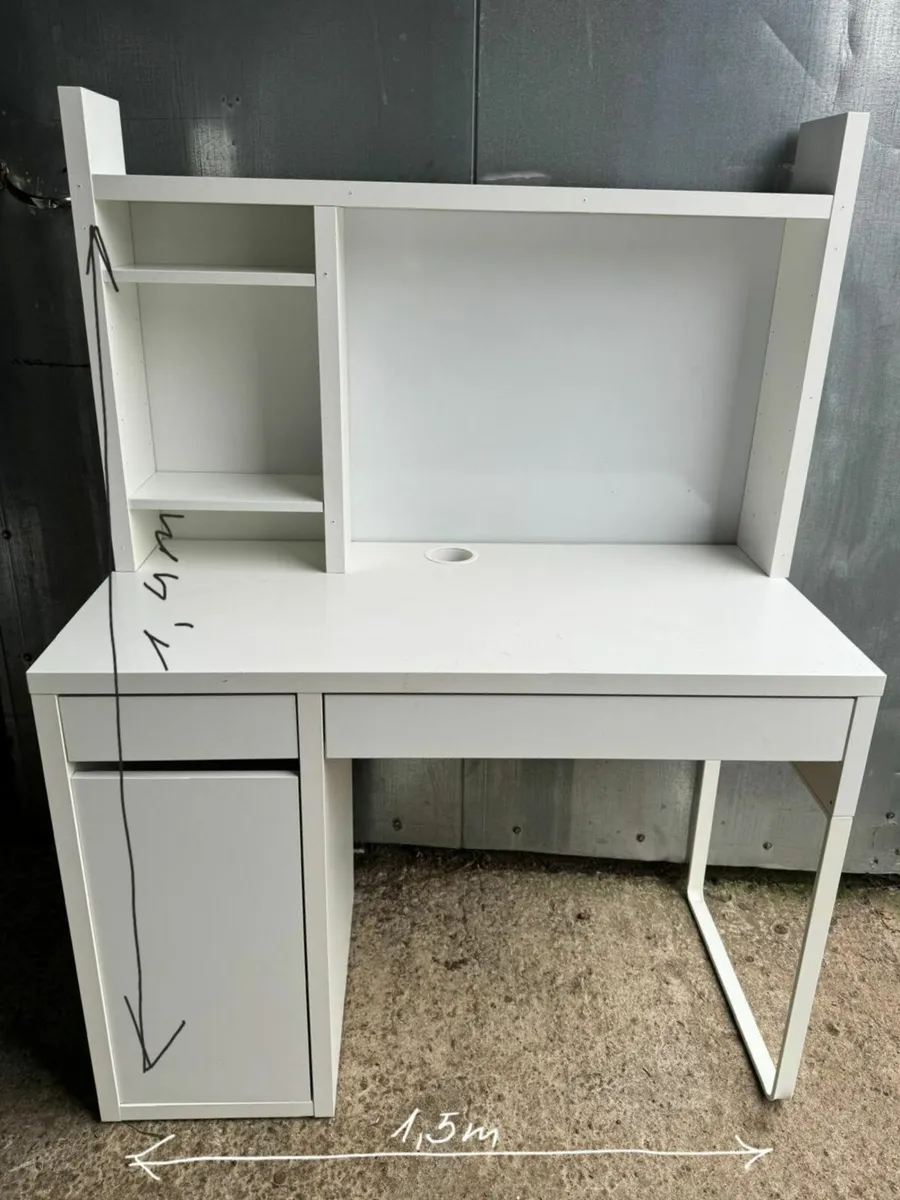 Computer/desk - Image 1