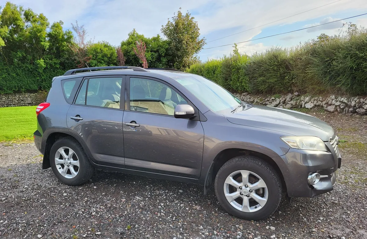 Toyota RAV4 2010 - Image 1