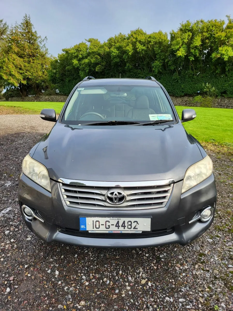 Toyota RAV4 2010 - Image 2