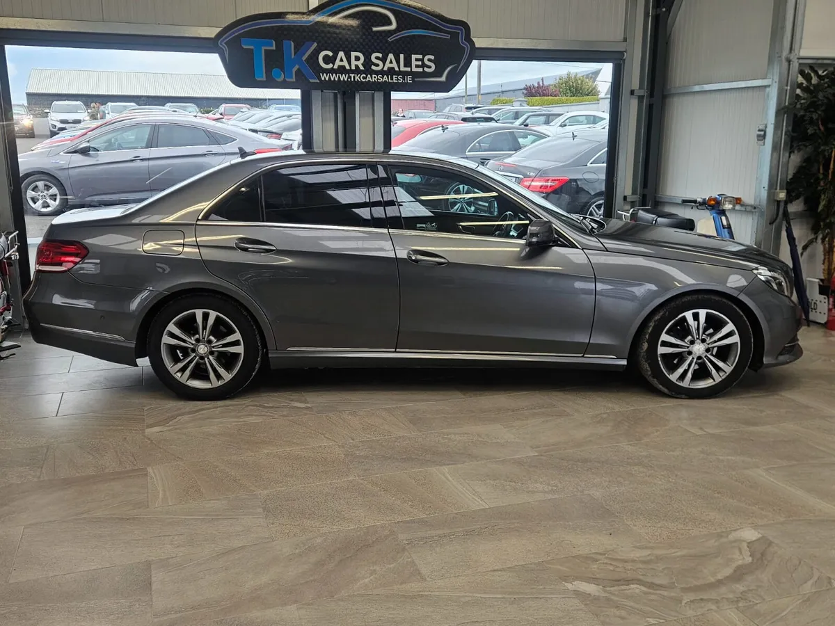 16 MERCEDES E CLASS 200 CLASSIC - Image 4