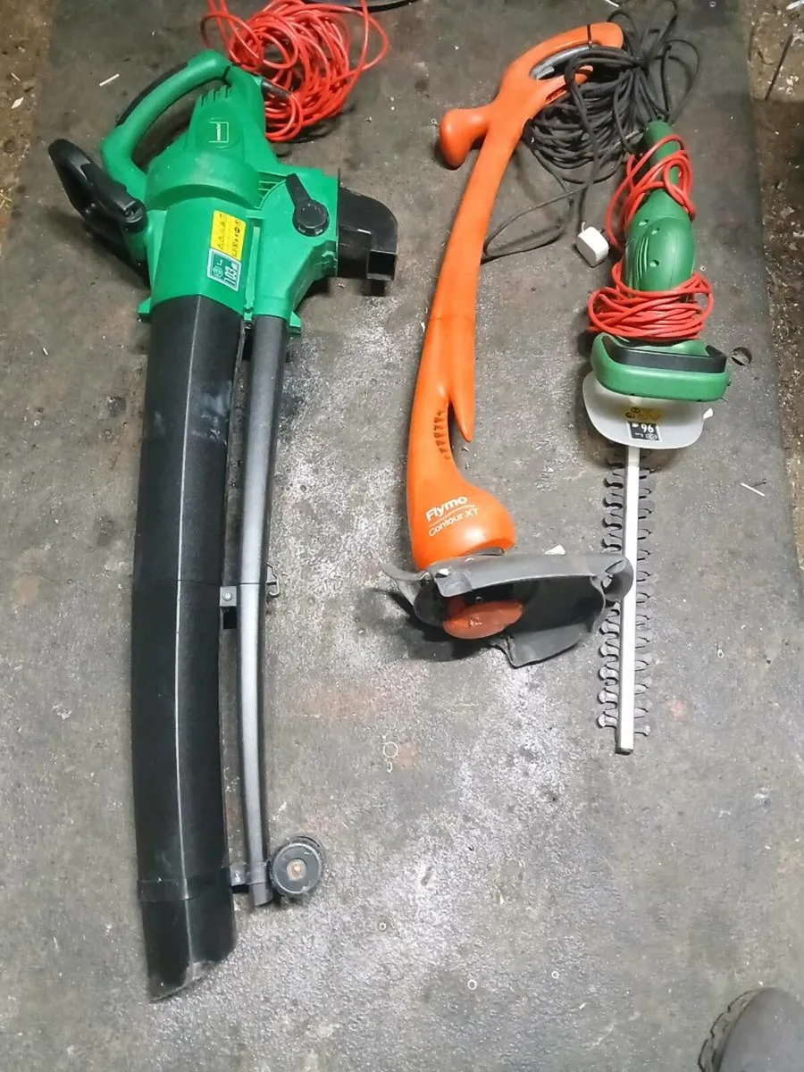 Leaf blower grass trimmer hedge trimmers working p - Image 1