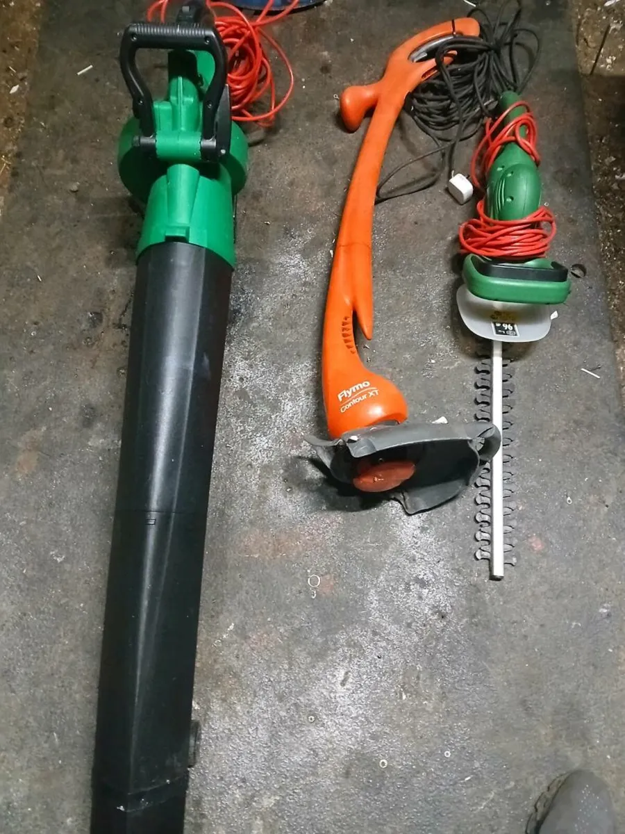 Leaf blower grass trimmer hedge trimmers working p - Image 2