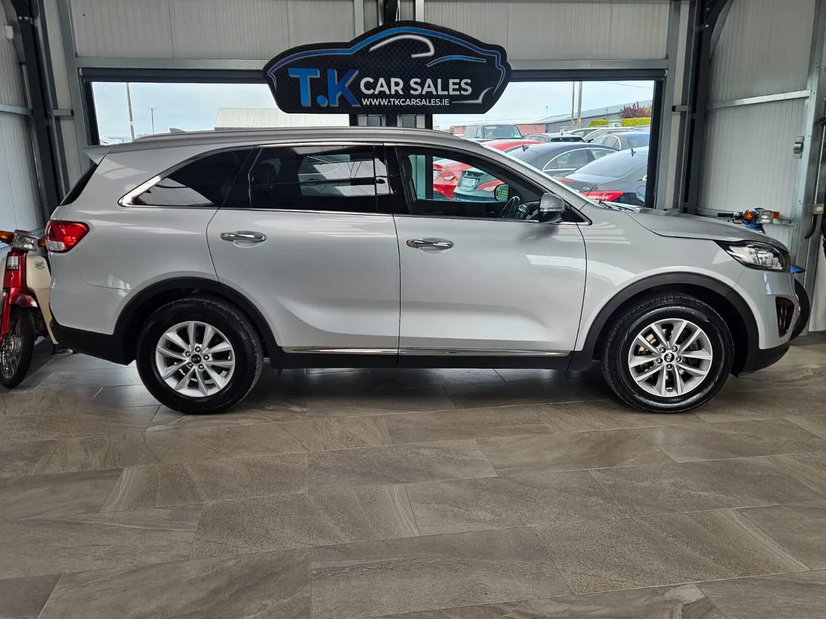KIA SORENTO PLATINUM 7 SEATER - Image 4