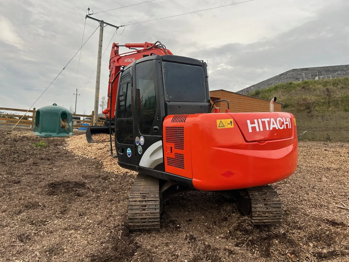(2013) Hitachi Zaxis 60 C/W Hitch + x2 Buckets - Image 3