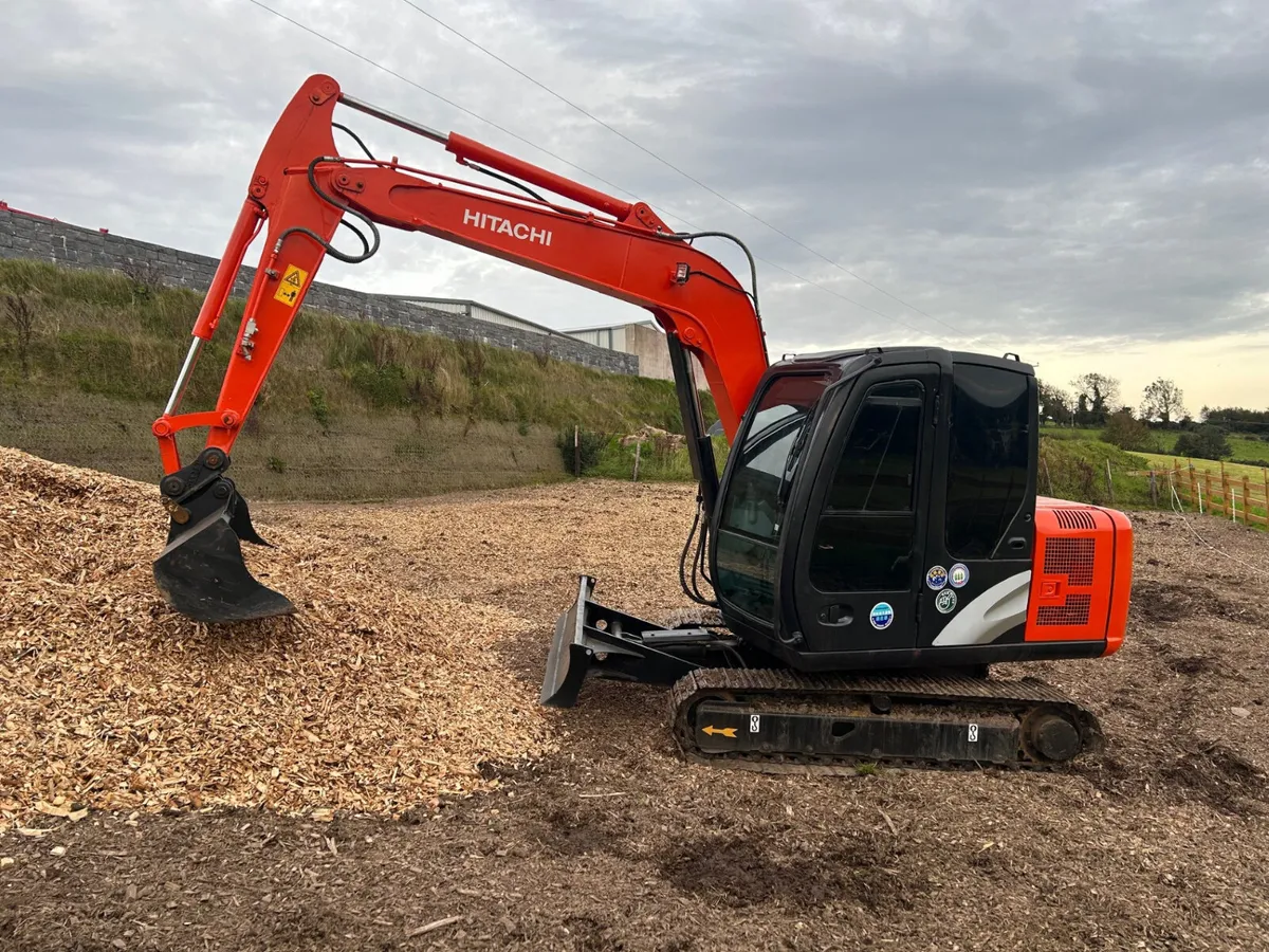 (2013) Hitachi Zaxis 60 C/W Hitch + x2 Buckets - Image 1