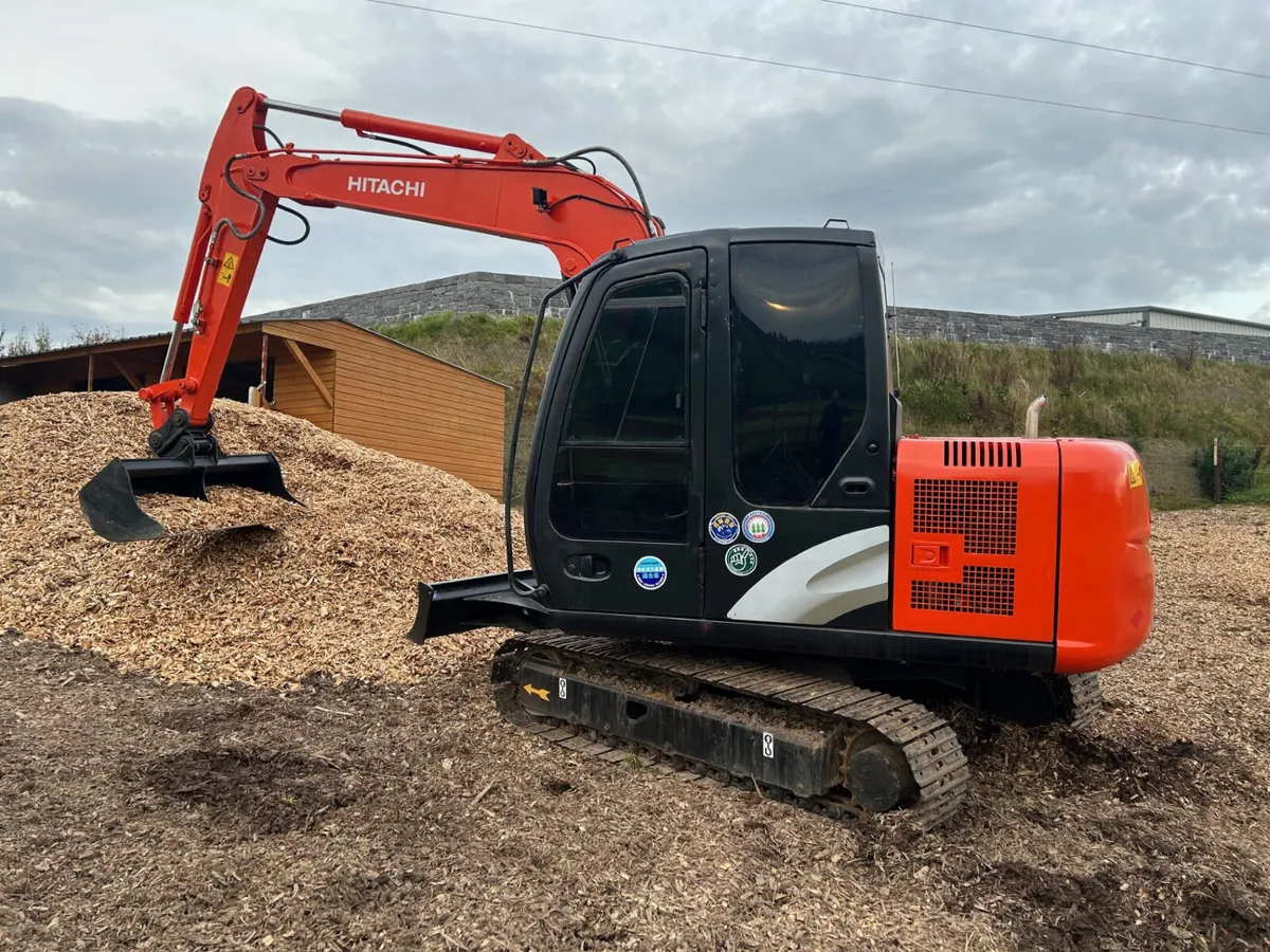 (2013) Hitachi Zaxis 60 C/W Hitch + x2 Buckets - Image 2