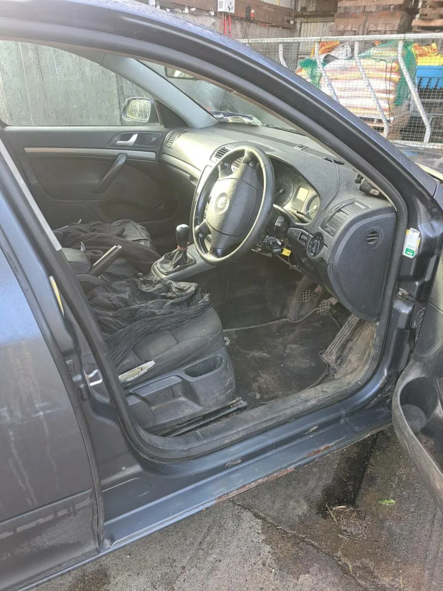 Car - Image 3