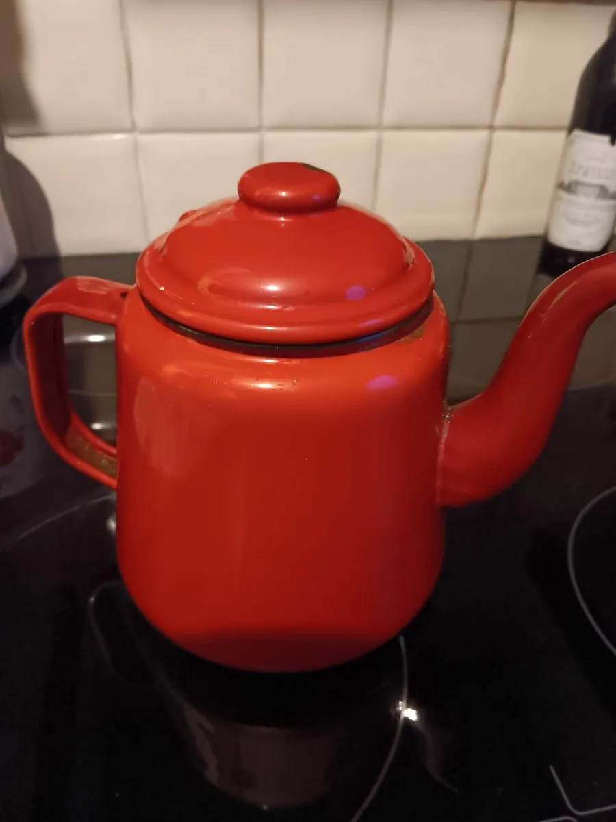 Vintage enamelled tea/ coffee pots - Image 2