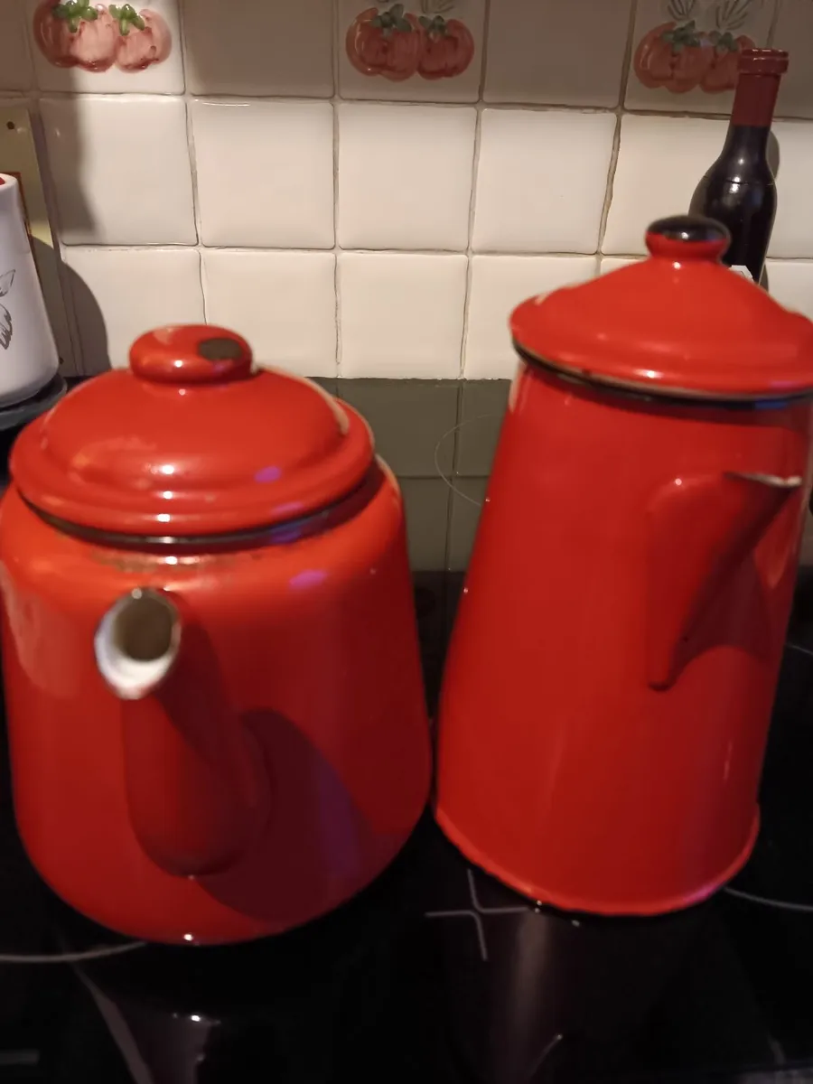 Vintage enamelled tea/ coffee pots - Image 1