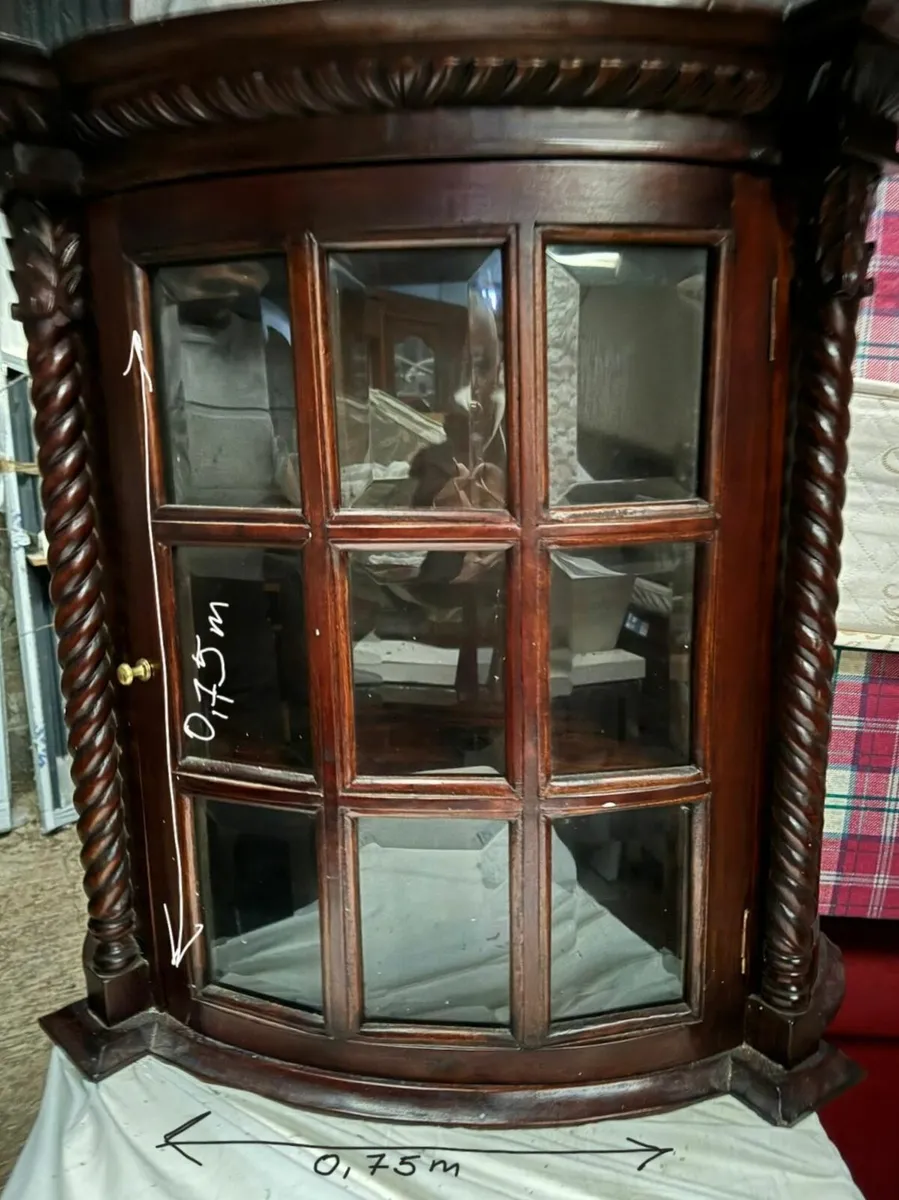 Cabinet - Image 1