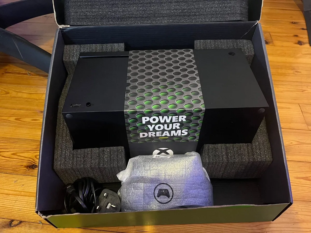 Xbox X Series 1 TB (1 Controller) - Image 2