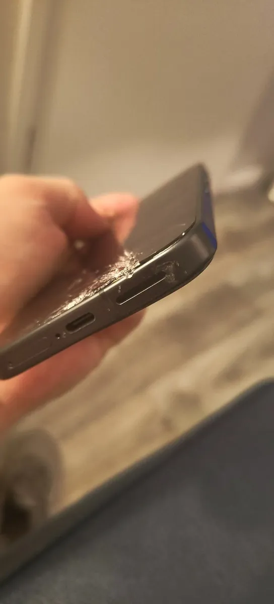 Google pixel 9a   for Repair or Spares - Image 3